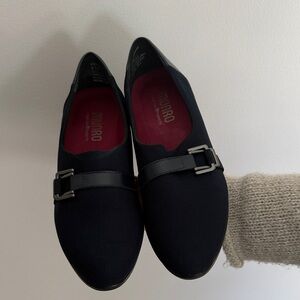 Munro Women's Black Buckle Loafers